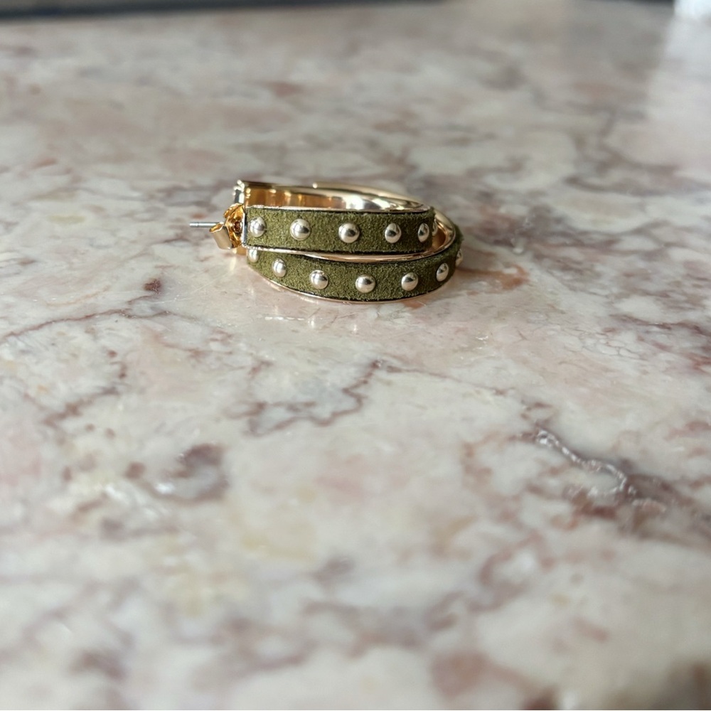 NWT 23 South Boutique Elegant Gold and Green Hoop Earrings